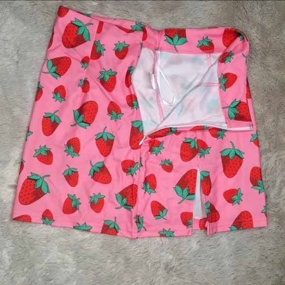 Shein Strawberry Skirt Size S Small 28in waist 28” - Picture 4 of 6